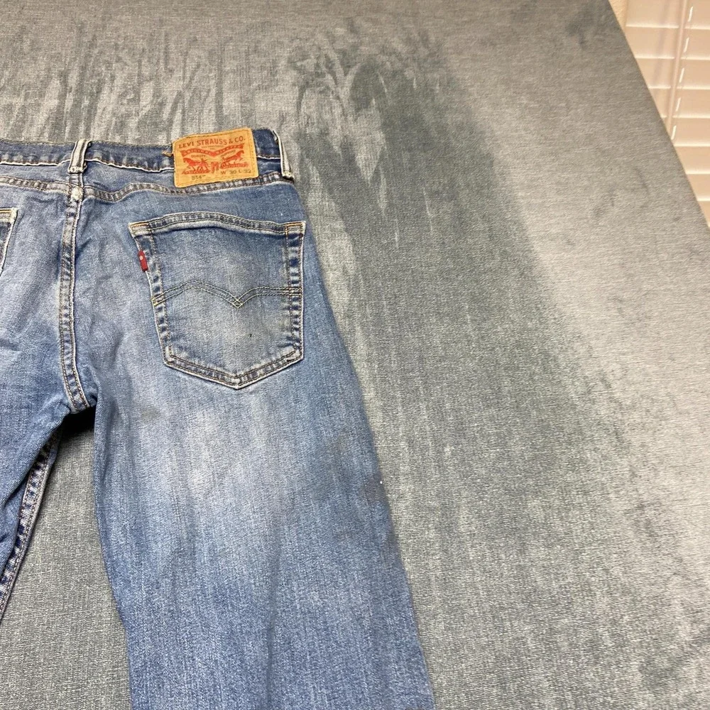 Levi's 514 Jeans Men 30x32 Blue Denim Light Wash Everyday Wear Straight Fit Cozy
